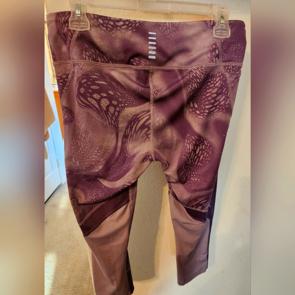 Under Armour HeatGear Purple Crop Leggings Women's Size L